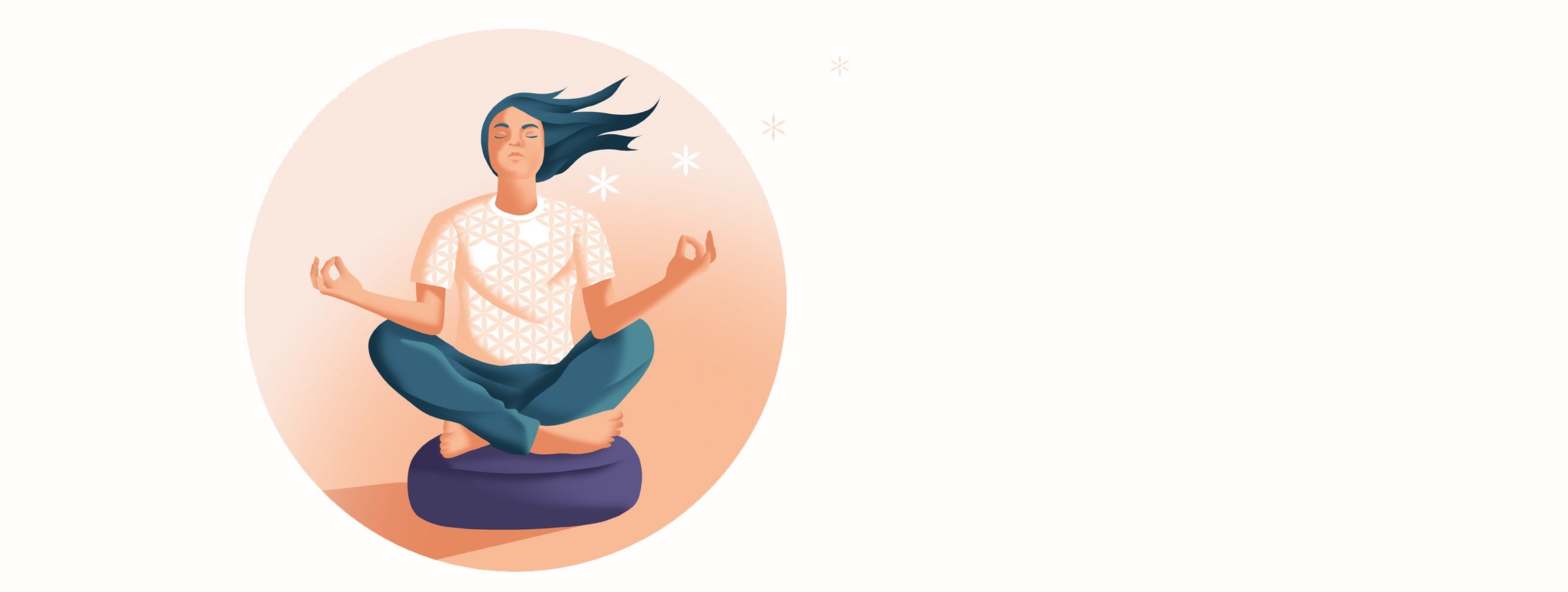 Eine Frau mit wehenden langen Haaren sitzt mit bequemer Kleidung auf einem lila Yogakissen im Schneidersitz und hat die Augen geschlossen und macht mit den Händen das Mudra-Zeichen