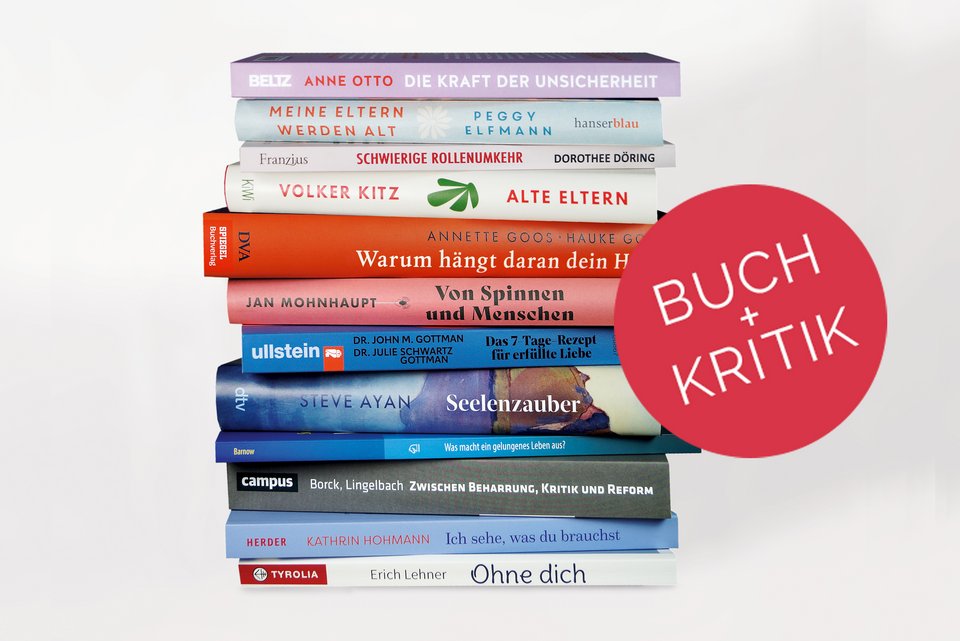 Ein Bücherstapel mit den Büchern, die in Ausgabe 12/2024 vorgestellt werden